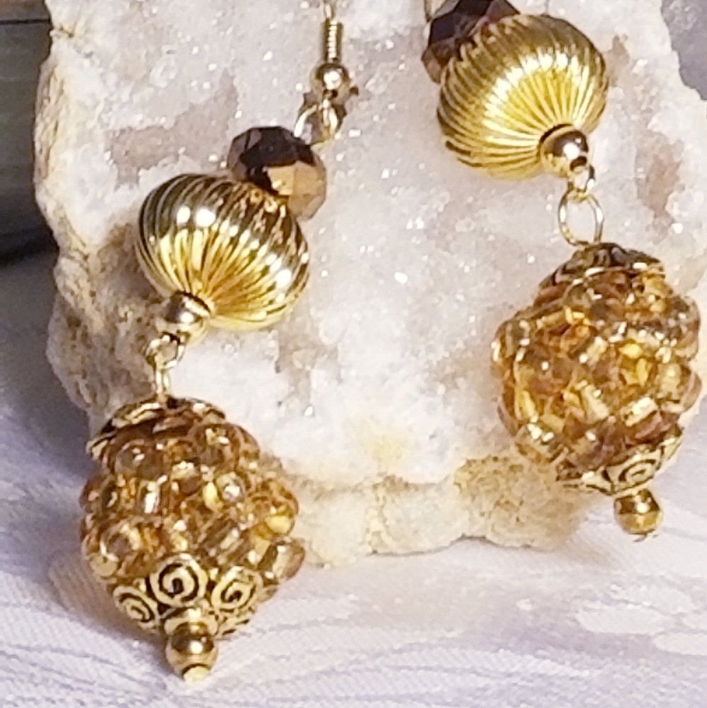 Fancy elegant gold dangling drop earrings